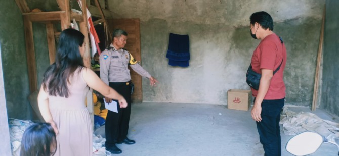 MOTOR DINAS RAIB: Petugas Polsek Musuk melakukan olah TKP pencurian motor dinas Kepala Desa (Kades) Pusporenggo, Alif Muktian, Rabu (28/9). (RAGIL LISTIYO/RADAR SOLO)