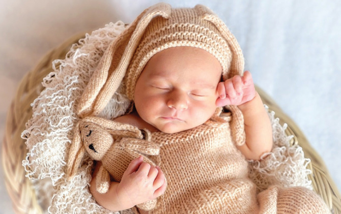 Ilustrasi bayi tidur.