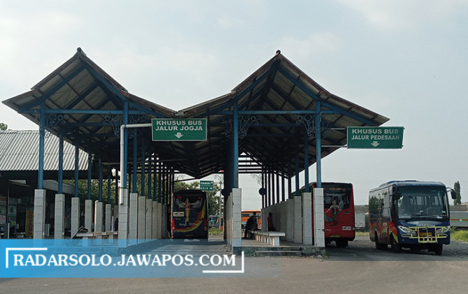 ILUSTRASI: BST menunggu penumpang di Terminal Kartasura. (IWAN KAWUL/RADAR SOLO)