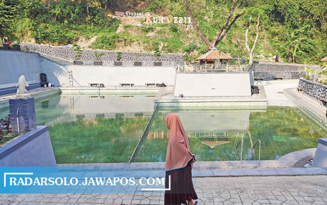 WISATA BARU: Sendang Kun Gerit Jatibatur, Gemolong, Sragen baru dibuka Agustus lalu. Wisatawan dapat menikmati kesegaran air sendang dengan suasana rimbun. (AHMAD KHAIRUDIN/RADAR SOLO)