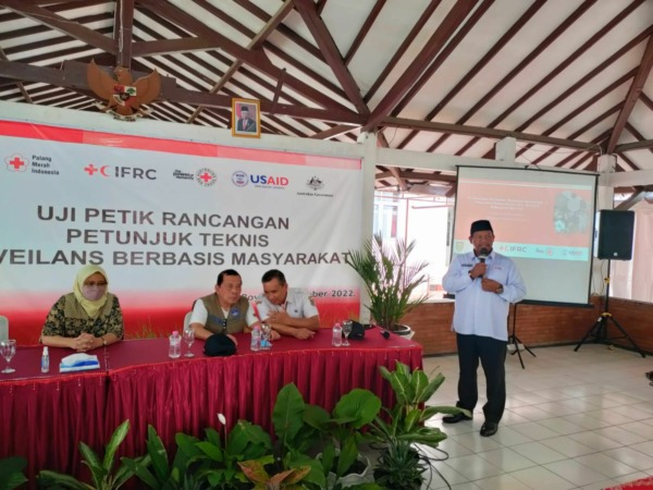 PAPARAN: Uji coba surveilans berbasis masyarakat (SBM) di Balai Kelurahan Siswodipuran, Rabu (5/10). (RAGIL LISTIYO/RADAR SOLO)