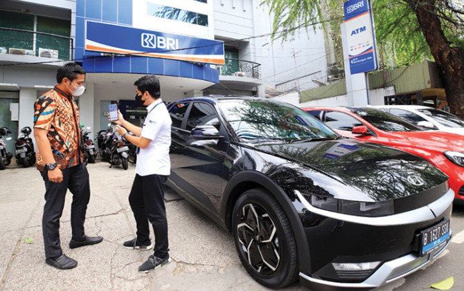 BRI gunakan mobil listrik sebagai kendaraan operasional. Hal itu untuk mendukung pencapaian target net zero emission.