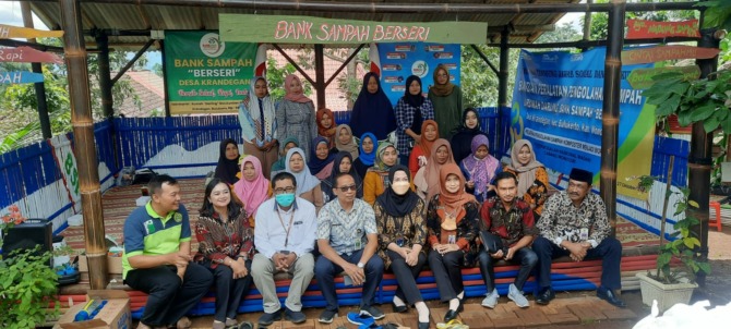 BERSINERGI: PNM cabang Wonogiri menggandeng Bank Sampah Induk Berseri untuk membuat program Tanggungjawab Sosial dan Lingkungan.  (PT PNM CABANG WONOGIRI FOR RADAR SOLO)