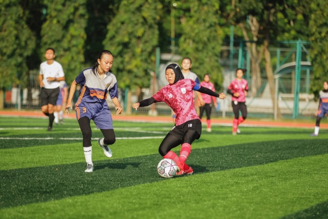Persis Women jalani uji coba melawan UNNES di Lapangan Atletik Prof. Dirham UNNES, Jumat (14/10) sore (PERSIS SOLO OFFICIAL)