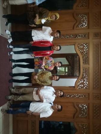 Wakil Menteri Agraria dan Tata Ruang/Badan Pertanahan Nasional (ATR/BPN) Raja Juli Antoni (tiga dari kanan) saat bertemu Wali Kota Gibran di balai kota, Jumat (14/10/2022).