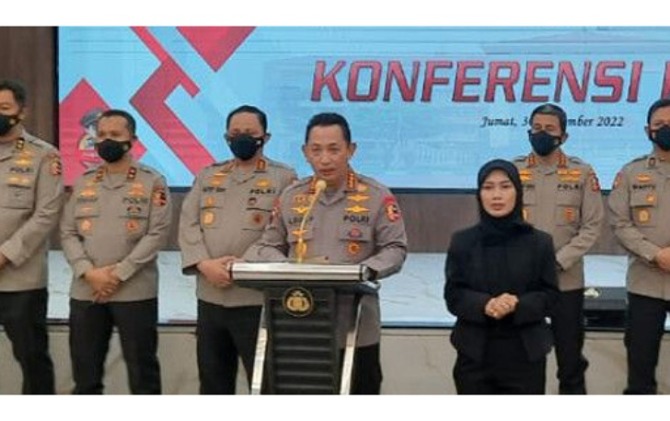 Kapolri Jenderal Pol Listyo Sigit Prabowo dalam konferensi pers di Mabes Polri, Jakarta, kemarin. (ANTARA)