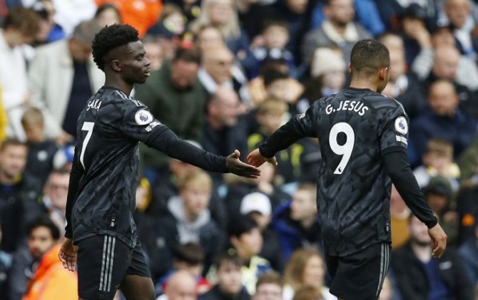 Selebrasi Bukayo Saka setelah mencetak gol untuk Arsenal dalam pertandingan lawan Leeds United dalam Liga Premier Inggris di Elland Roads pada Minggu (16/10). (ANTARA/REUTERS/CRAIG BROUGH)