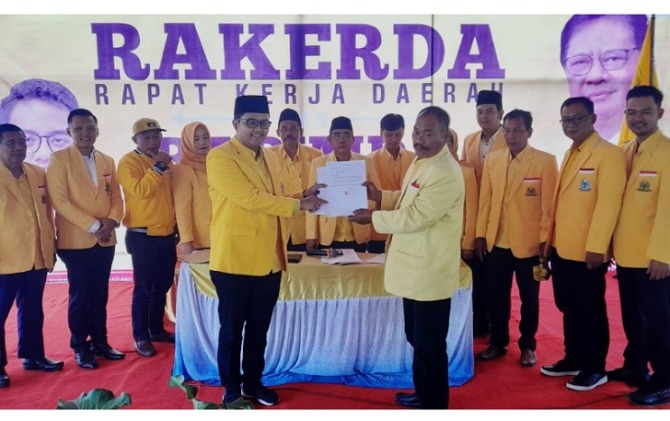 Rapimda dan Rakerda DPD Partai Golkar Tingkat II Karanganyar resmi mendukung dan mengusulkan Ilyas Akbar Almadhani sebagai cabup di Pilkada 2024. (RUDI H/RADAR SOLO)