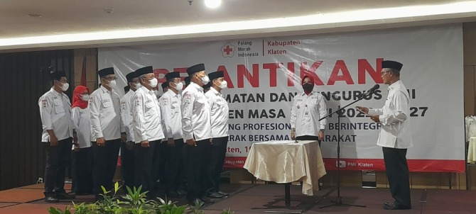 Pelantikan pengurus PMI Kabupaten Klaten periode 2022-2027 di salah satu hotel di Klaten (Dokumentasi Prokopim Setda Klaten)