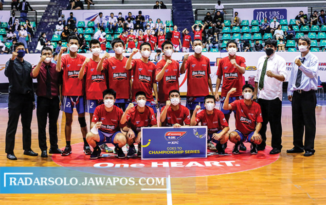 SUPERIOR: Tim basket putra SMA Warga Surakarta dipastikan lolos ke Big Four Honda Developmental Basketball League (DBL) with KFC 2022 Central Java Series. (M. IHSAN/RADAR SOLO)