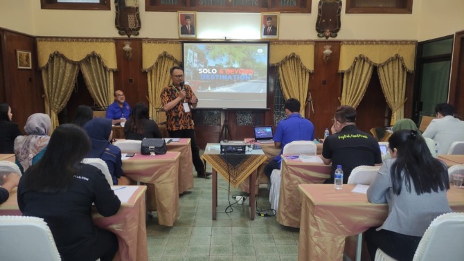 Proses pembekalan daya tarik wisata di eks Karesidenan Surakarta bagi Sales Marketing Hotel dan Restoran yang  dilangsungkan hari Selasa dan Rabu (11 – 12 Oktober 2022) di Hotel Mandala Wisata. (PHRI FOR RADAR SOLO)