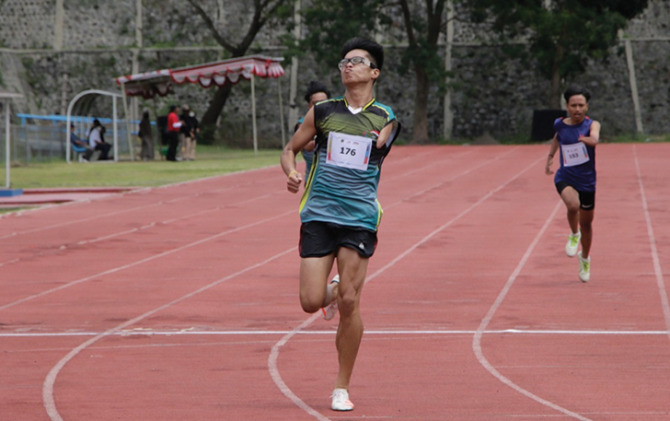 Atlet atletik mengikuti Kejuaraan Provinsi NPC Jawa Tengah di Stadion UNS. (M. IHSAN/RADAR SOLO)