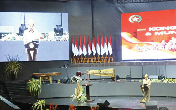 Presiden Joko Widodo saat meresmikan Kongres ke-XII Legiun Veteran Republik Indonesia dan Munas XI Persatuan Istri Veteran RI di Jakarta, Selasa (11/10/2022). (ANTARA/Indra Arief Pribadi)