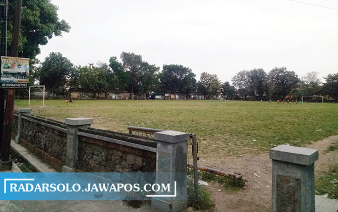 LOKASI SEMENTARA: Lapangan Jegon di Kelurahan Pajang, Laweyan yang akan digunakan untuk pasar darurat Jongke. (SILVESTER KURNIAWAN/RADAR SOLO)