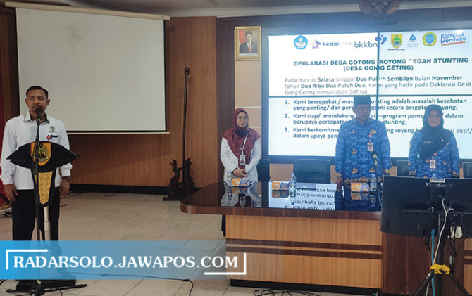 PROGRAM NASIONAL: Deklarasi desa Gotong Royong Cegah Stunting (Gong Ceting) di Kabupaten Sragen, Selasa (29/11). (AHMAD KHAIRUDIN/RADAR SOLO)
