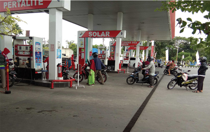 SUMBANG PAD: Perusda SPBU dan bengkel terpadu Kabupaten Sragen. (AHMAD KHAIRUDIN/RADAR SOLO)