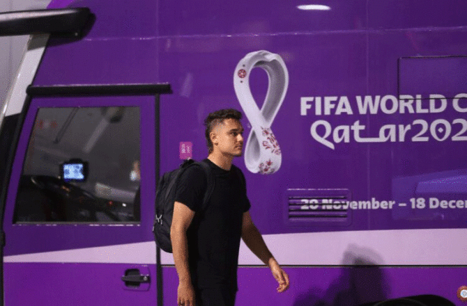 Anggota Tim Nasional Amerika Serikat saat tiba di Bandara Internasional Hamad, Doha (10/11). (Karim Jaafar/AFP )