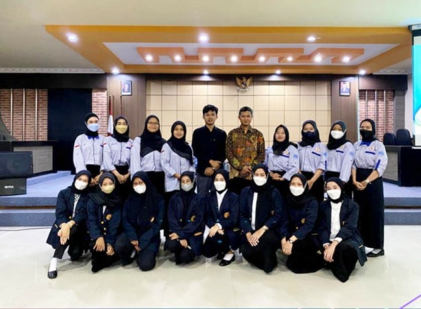 Himpunan Mahasiswa Prodi Kebidanan, Prodi D3 Keperawatan, Prodi S1 Keperawatan Fakultas Ilmu Kesehatan Universitas Duta Bangsa Surakarta mengikuti latihan dasar Kepemimpinan . (UNIVERSITAS DUTA BANGSA FOR RASO)
