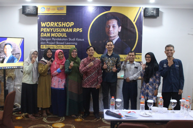 Workshop Penyusunan RPS dan Modul dengan Pendekatan Studi Kasus Dan Project Based Learning yang digelar Universitas Duta Bangsa Surakarta. (ISTIMEWA)