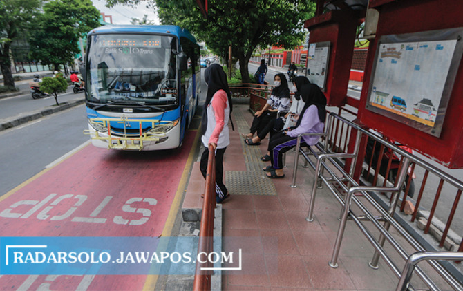 MASIH GELAP: Subsidi untuk penumpang BST-feeder untuk tahun depan belum dianggarkan. (M. IHSAN/RADAR SOLO)
