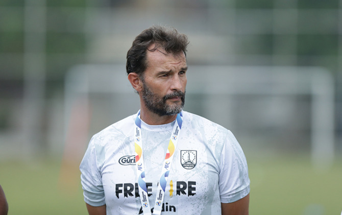 SANG NAHKODA: Coach Leonardo Medina sang pelatih Persis Solo. (PERSIS SOLO OFFICIAL)