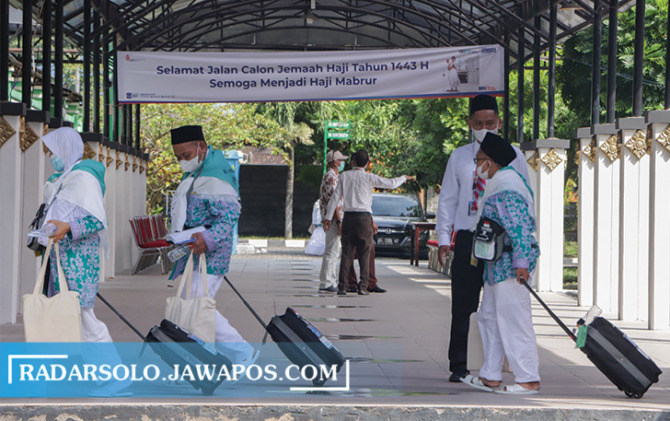 ILUSTRASI: Daftar tunggu yang lama, ribuan CJH di Jawa Tengah pilih batalkan berangkat haji. (RADAR SOLO PHOTO)