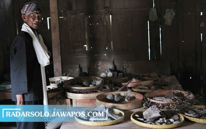 FOSIL PURBAKALA: Warga ambil bagian dalam Para Budaya Krajan di Desa Manyarejo, Kecamatan Plupuh, Sragen, 10 November lalu. (ARIEF BUDIMAN/RADAR SOLO)