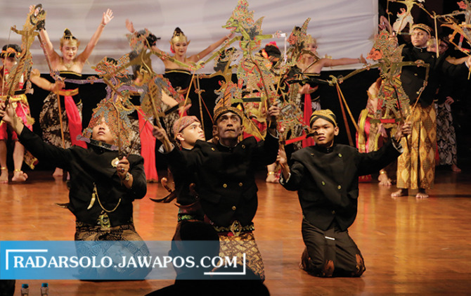 KOLABORASI: Menyosong peringatan Hari Wayang Dunia pada 7 November, Kampus ISI Surakarta menggelar rangkaian pentas kesenian tradisi yang digelar mulai Jumat-Minggu (4-6/11). (M. IHSAN/RADAR SOLO)
