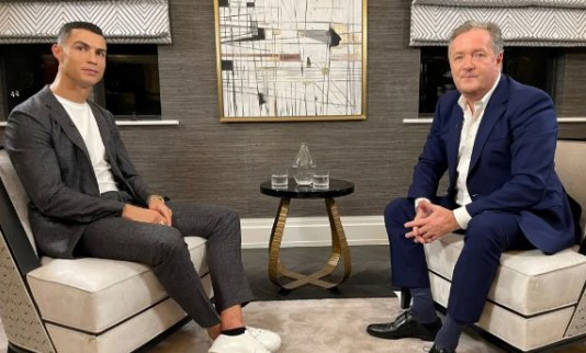 Cristiano Ronaldo melakukan wawancara eksklusif dengan Piers Morgan. (The Sun)