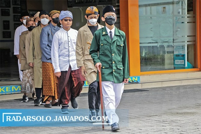 KREATIF: Siswa SMP Muhammadiyah Program Khusus (PK) Kottabarat Surakarta mengenakan kostum tokoh pahlawan nasional. (M. IHSAN/RADAR SOLO)