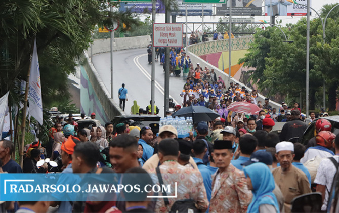 TETAP OPTIMISTIS: Muktamar Muhammadiyah ikut memberi efek positif bagi pendapatan daerah. (M. IHSAN/RADAR SOLO)
