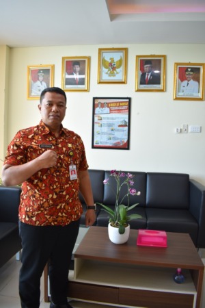 PANTANG SURUT: Kepala Dinas Lingkungan Hidup (DLH) Sukoharjo Agus Suprapto selalu menjalankan tugas yang diemban dengan baik. (IWAN KAWUL/RADAR SOLO)