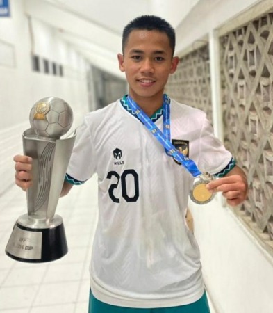 MEMBANGGAKAN: Habil Akbar membawa Timnas Indonesia juara di ajang Piala AFF U16 2022, Agustus lalu. (HABIL AKBAR FOR RADAR SOLO)
