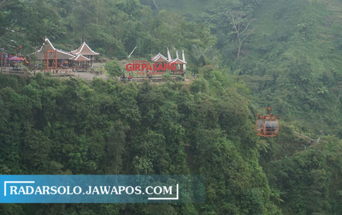 TERUS BERBENAH: Gondola menjadi salah satu daya tarik wisata di Kampung Girpasang, Desa Tegalmulyo, Kecamatan Kemalang. Pengelola menyiapkan paket wisata baru. (ANGGA PURENDA/RADAR SOLO)