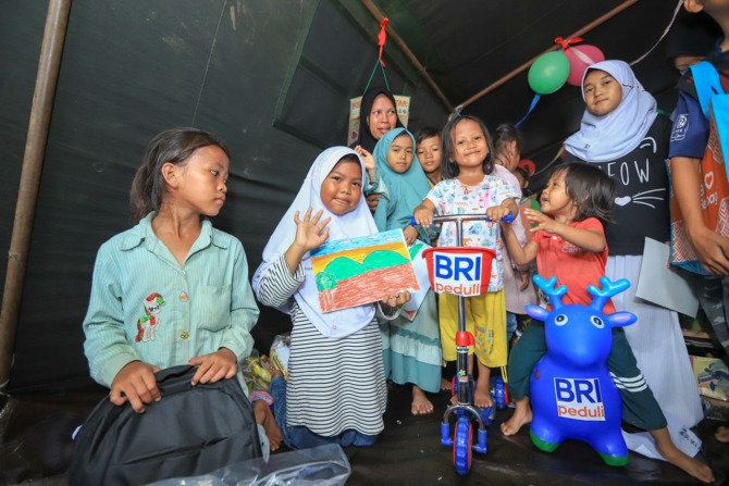 BRI membangun Posko BRI Peduli Bencana yang terletak di Desa Cijedil, Kecamatan Cugenang, Kabupaten Cianjur, Jawa Barat. Posko tersebut menjadi salah satu pusat bantuan untuk penyaluran bantuan kepada warga terdampak. Posko BRI Peduli Bencana tersebut ter