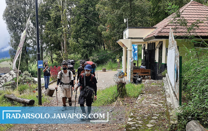 JADI FAVORIT: Jalur pendakian puncak Gunung Merbabu via Selo, Boyolali. (RAGIL LISTIYO/RADAR SOLO)