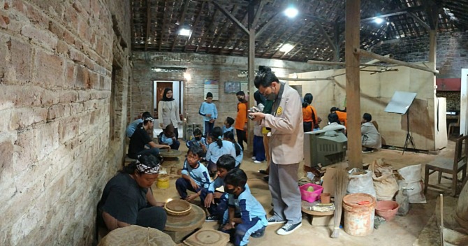 Kegiatan Workshop kerajinan gerabah di Dusun Pagerjuang, Desa Melikan Kecamatan Wedi (DOKUMENTASI PAGUYUBAN PANJANG UMUM HIDUP KREATIF FOR RADAR SOLO)