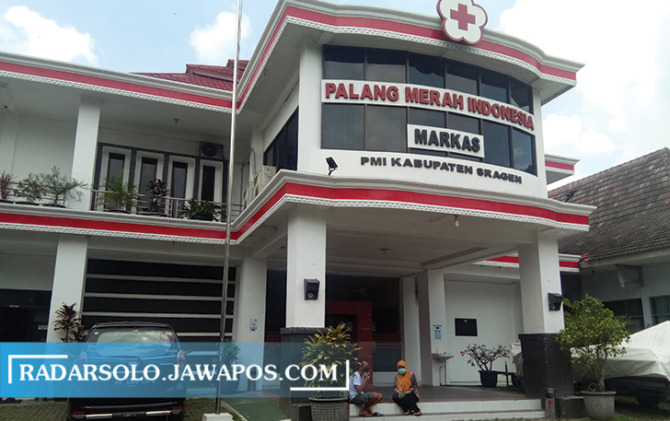 KURANG REPRESENTATIF: Markas PMI Sragen kembali dibangun. (AHMAD KHAIRUDIN/RADAR SOLO)