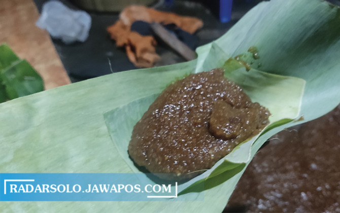 LEZAT: Petis khas Batuwarno, Wonogiri yang dijual di Pasar Batuwarno setiap pasaran Pon dan Legi. (IWAN ADI LUHUNG/RADAR SOLO)