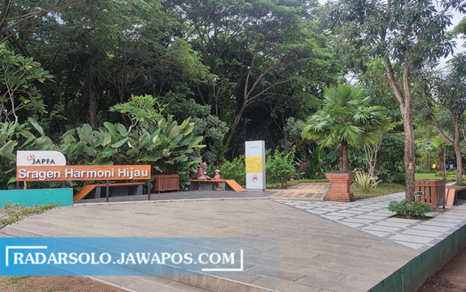 BERSIH DAN NYAMAN: Suasana Hutan Kota Sragen di Kelurahan Plumbungan ini akan dikembangkan menjadi wisata edu ecotourism. (AHMAD KHAIRUDIN/RADAR SOLO)