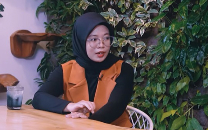 Norma Risma saat membagikan kisah perihnya di channel YouTube Denny Sumargo. (YouTube CURHAT BANG Denny Sumargo)