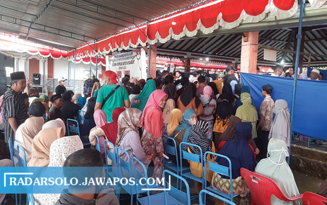 ANTUSIASME TINGGI: Suasana Pilkades Desa Manggis, Kecamatan Mojosongo awal Desember lalu. (RAGIL LISTIYO/RADAR SOLO)