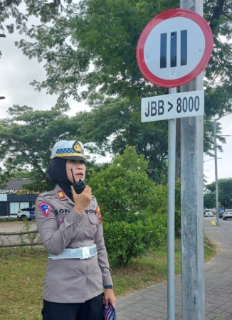 TANGGUH: Kasat Lantas Polres Sukoharjo AKP Sofia Wuriana pernah ditugaskan di beragam bagian sebelum akhirnya bertugas di Kota Makmur. (DOK. PRIBADI)