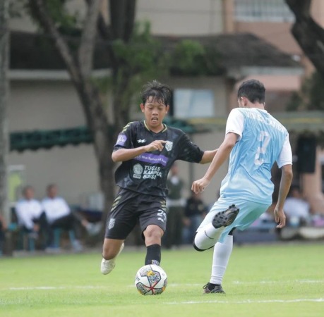 POTENSIAL: Pemain UNSA FC (kiri) sukses kalahkan UIN Salatiga 3-0 di ajang Rector Cup Unida 2023 di lapangan komplek Unida, beberapa waktu lalu. (UNSA FC OFISIAL)