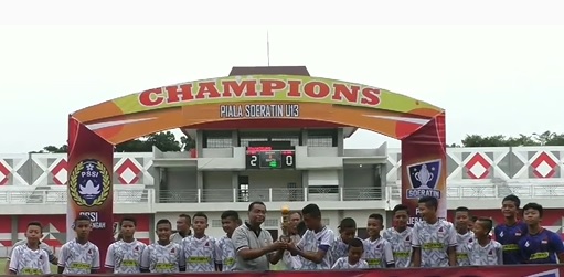 POTENSIAL: Tim sepak bola KKO SMPN 1 Surakarta menjadi juara Piala Soeratin U-13 Jateng, 2019 silam. (DOK. PSSI JATENG)