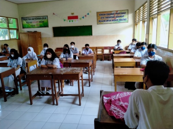 FOKUS: Guru BK SMPN 23 Surakarta tengah memberikan materi, belum lama ini. (ISTIMEWA)