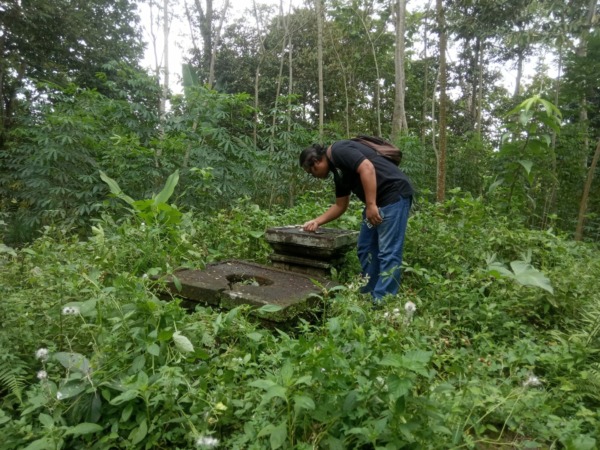 JEJAK SEJARAH: KPCB Klaten saat melakukan pencarian batu lingga di Situs Tibayan, Kecamatan Jatinom yang hilang. (DOK KPCB KLATEN)