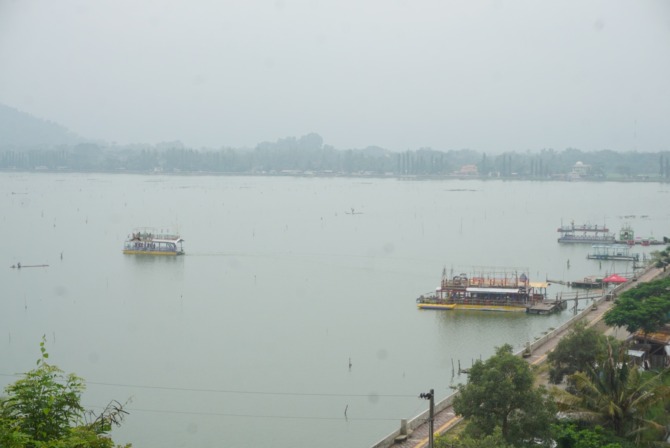 POTENSIAL: Daerah Rowo Jombor, Desa Krakitan, Kecamatan Bayat yang kini mulai tumbuh menjadi kawasan wisata. Di kawasan ini rencana akan dibangun stadion baru. (ANGGA PURENDA/RADAR SOLO)