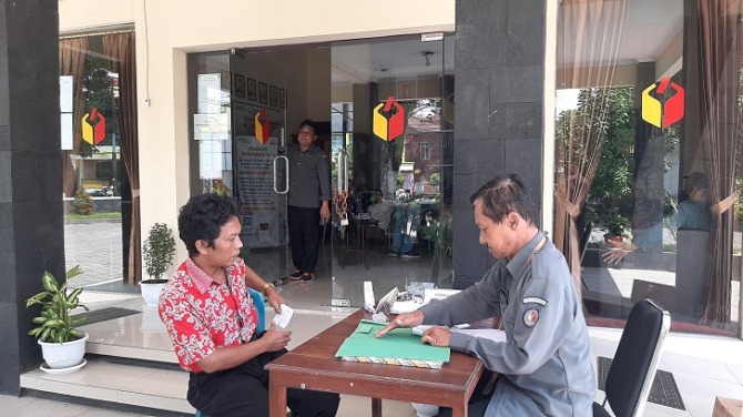 Pendaftaran calon anggota panwas pemilu di kantor Bawaslu Boyolali belum lama ini. (RAGIL LISTIYO/RADAR SOLO)