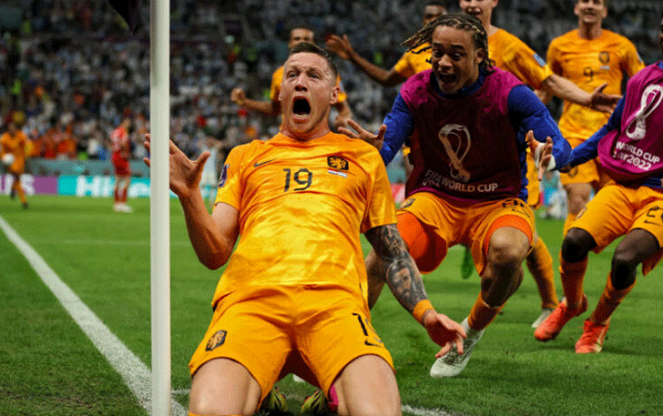 Selebrasi Wout Weghorst ketika membobol gawang Argentina dalam perempat final Piala Dunia 2022 di Lusail Iconic Stadium, Doha (10/12). (JPG/JUAN MABROMATA/AFP )